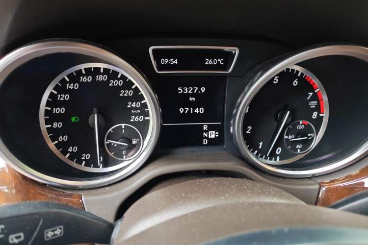 Used Mercedes-Benz M-Class 2012 ML 350 Luxury Edition Odometer Close Up