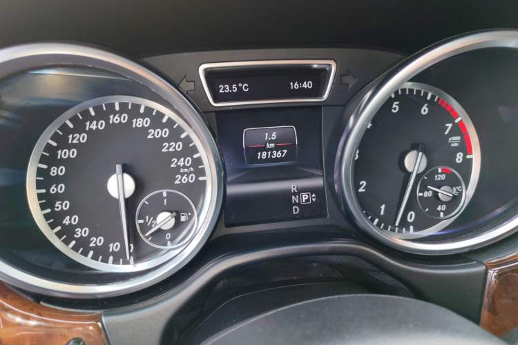 Used Mercedes-Benz M-Class 2012 ML 350 Sport Edition Odometer Close Up