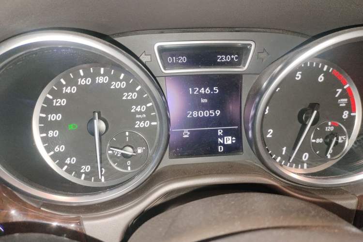 Used Mercedes-Benz M-Class 2012 ML 350 Sport Edition Odometer Close Up