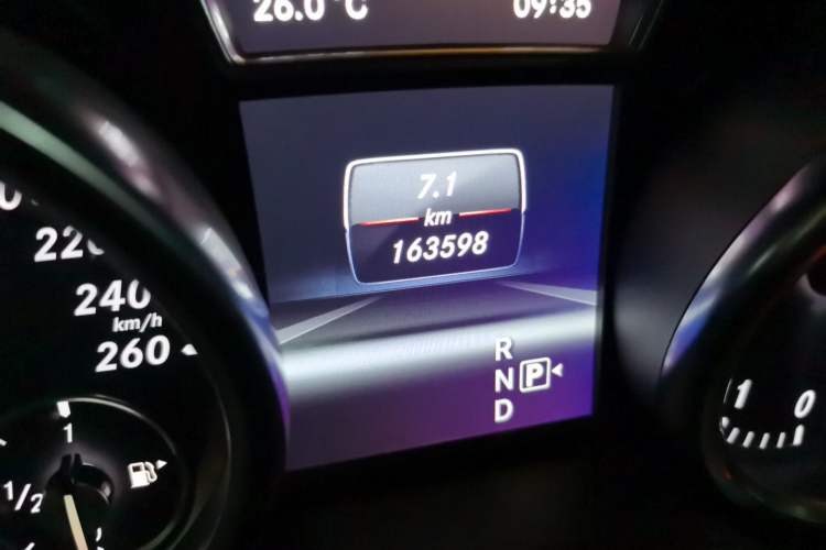 Used Mercedes-Benz M-Class 2012 ML 300 Odometer Close Up