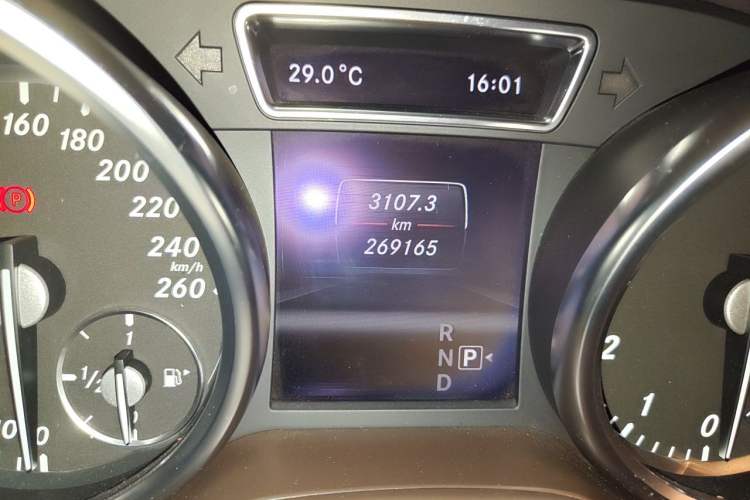 Used Mercedes-Benz M-Class 2012 ML 300 Odometer Close Up