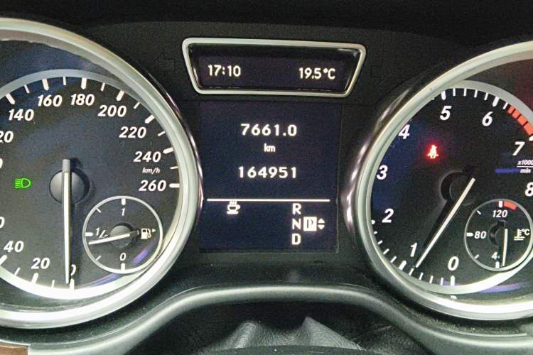 Used Mercedes-Benz M-Class 2012 ML 350 Luxury Edition Odometer Close Up