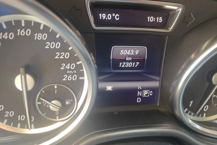 Used Mercedes-Benz M-Class 2012 ML 350 Luxury Edition Odometer Close Up