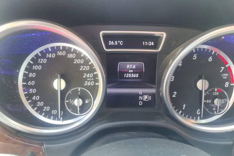 Used Mercedes-Benz M-Class 2012 ML 350 Luxury Edition Odometer Close Up