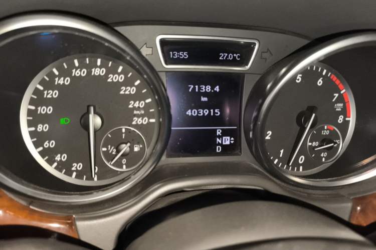Used Mercedes-Benz M-Class 2012 ML 350 Sport Edition Odometer Close Up