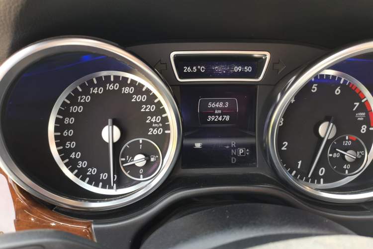 Used Mercedes-Benz M-Class 2012 ML 350 Luxury Edition Odometer Close Up