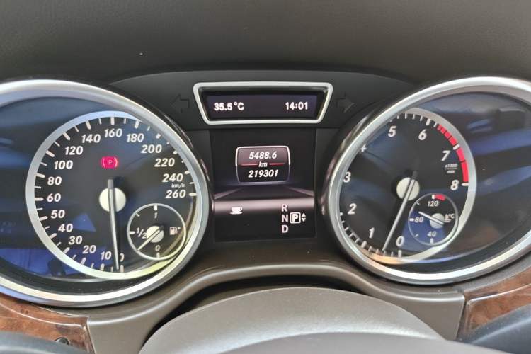 Used Mercedes-Benz M-Class 2012 ML 350 Sport Edition Odometer Close Up
