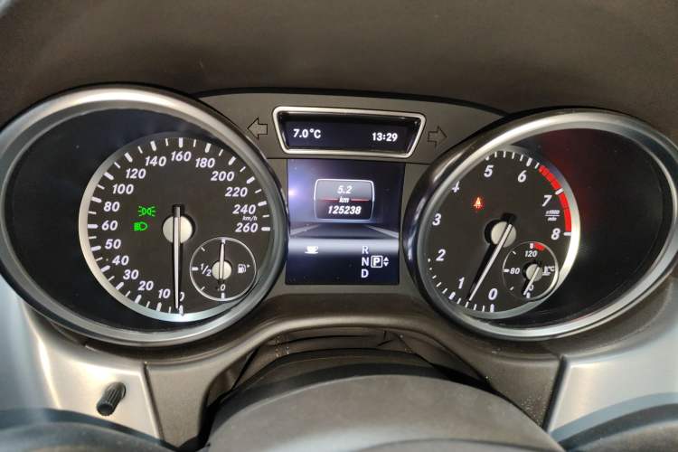 Used Mercedes-Benz M-Class 2012 ML 300 Odometer Close Up