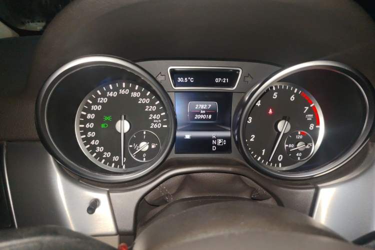 Used Mercedes-Benz M-Class 2012 ML 300 Odometer Close Up