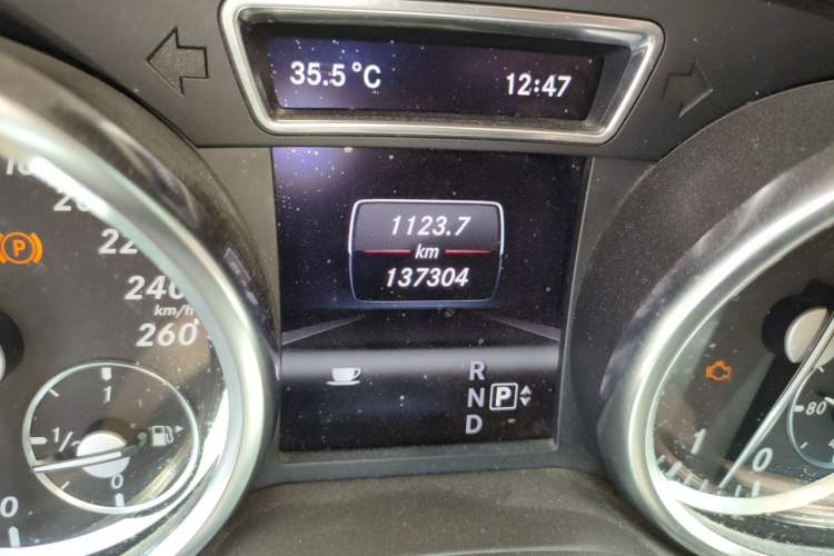 Used Mercedes-Benz M-Class 2012 ML 350 Sport Edition Odometer Close Up