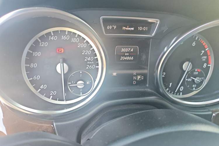 Used Mercedes-Benz M-Class 2012 ML 350 Luxury Edition Odometer Close Up