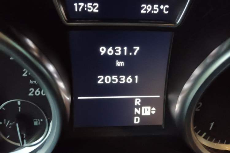 Used Mercedes-Benz M-Class 2012 ML 350 Sport Edition Odometer Close Up