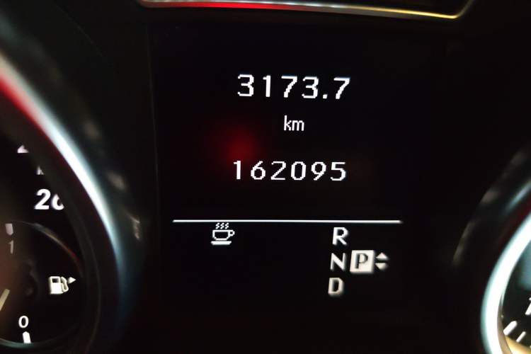 Used Mercedes-Benz M-Class 2012 ML 350 Luxury Edition Odometer Close Up