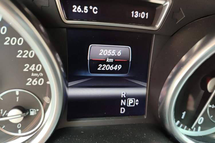 Used Mercedes-Benz M-Class 2012 ML 350 Luxury Edition Odometer Close Up