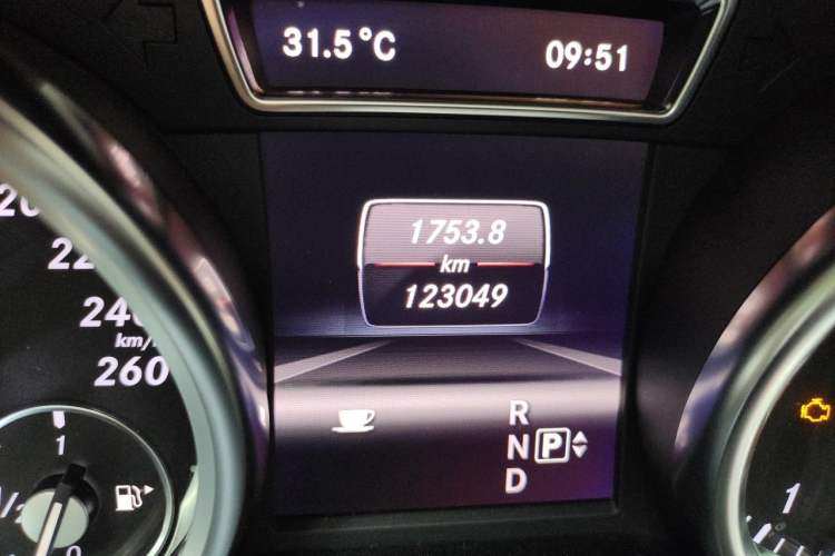Used Mercedes-Benz M-Class 2012 ML 350 Sport Edition Odometer Close Up
