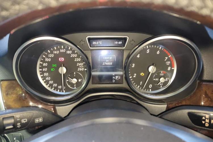 Used Mercedes-Benz M-Class 2012 ML 350 Luxury Edition Odometer Close Up