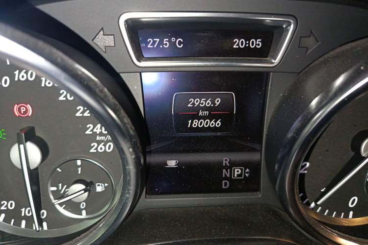Used Mercedes-Benz M-Class 2012 ML 300 Odometer Close Up