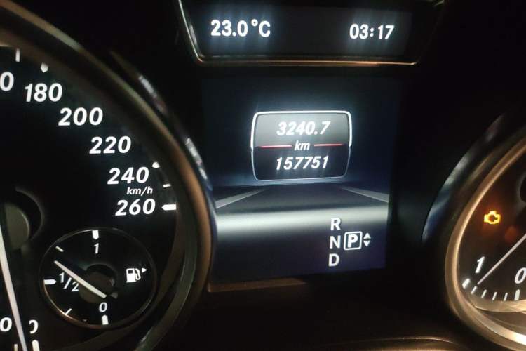 Used Mercedes-Benz M-Class 2012 ML 300 Odometer Close Up