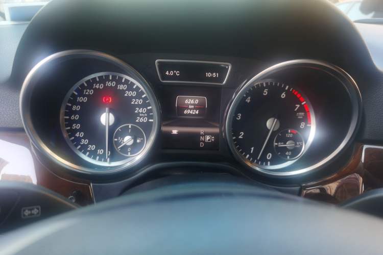 Used Mercedes-Benz M-Class 2012 ML 350 Sport Edition Odometer Close Up