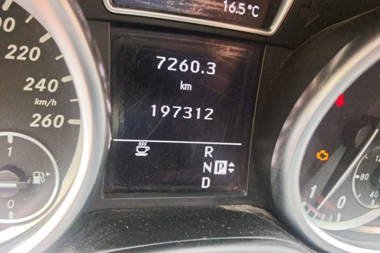 Used Mercedes-Benz M-Class 2012 ML 350 Sport Edition Odometer Close Up