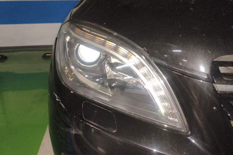 Used Mercedes-Benz M-Class 2012 ML 350 Luxury Edition Right Front Headlight