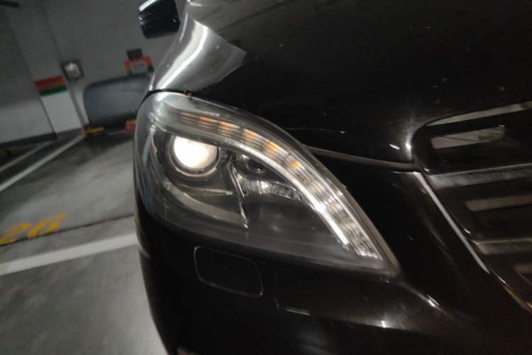 Used Mercedes-Benz M-Class 2012 ML 350 Sport Edition Right Front Headlight
