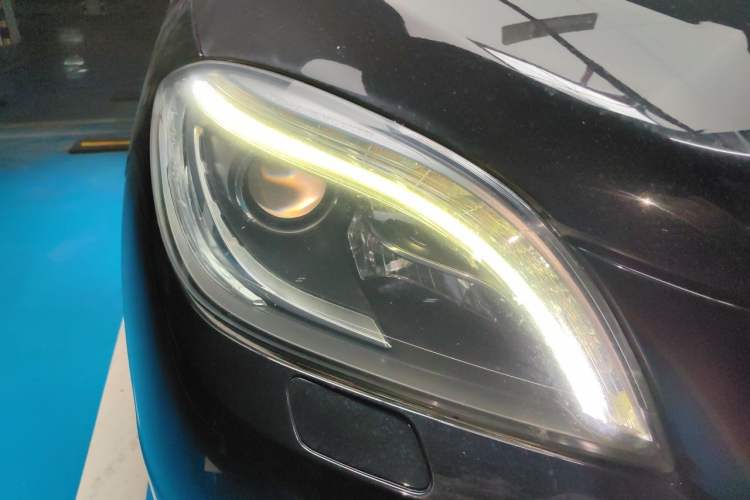 Used Mercedes-Benz M-Class 2012 ML 350 Luxury Edition Right Front Headlight