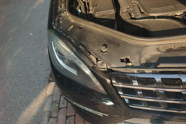 Used Mercedes-Benz M-Class 2012 ML 350 Sport Edition Right Front Headlight