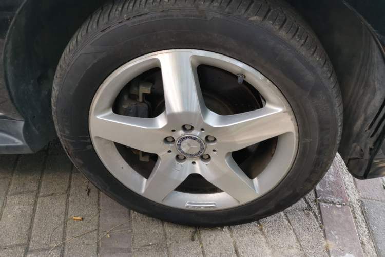 Used Mercedes-Benz M-Class 2012 ML 350 Luxury Edition Right Front Wheel Hub