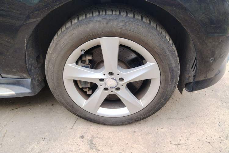 Used Mercedes-Benz M-Class 2012 ML 350 Sport Edition Right Front Wheel Hub