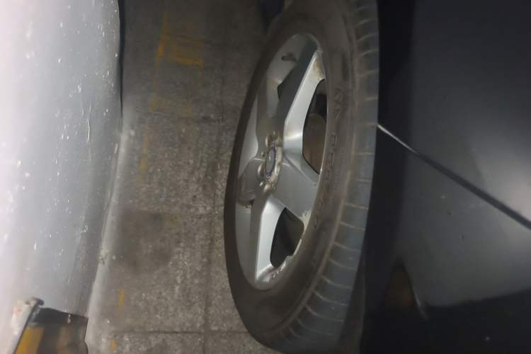 Used Mercedes-Benz M-Class 2012 ML 350 Luxury Edition Right Front Wheel Hub