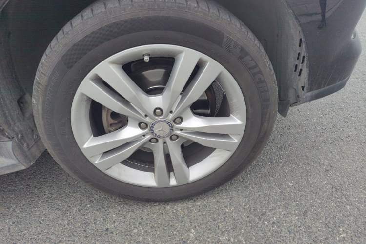 Used Mercedes-Benz M-Class  Right Front Wheel Hub
