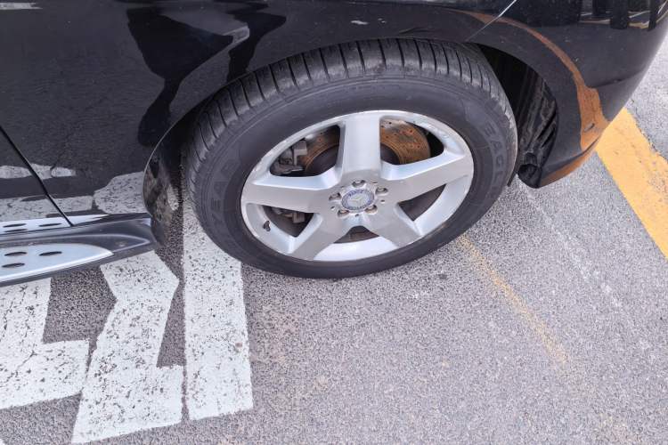 Used Mercedes-Benz M-Class 2012 ML 350 Luxury Edition Right Front Wheel Hub
