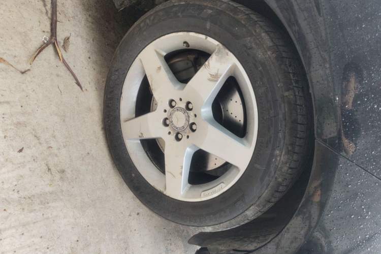 Used Mercedes-Benz M-Class 2012 ML 350 Luxury Edition Right Front Wheel Hub