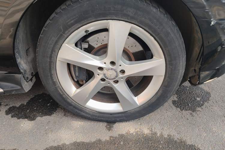 Used Mercedes-Benz M-Class  Right Front Wheel Hub