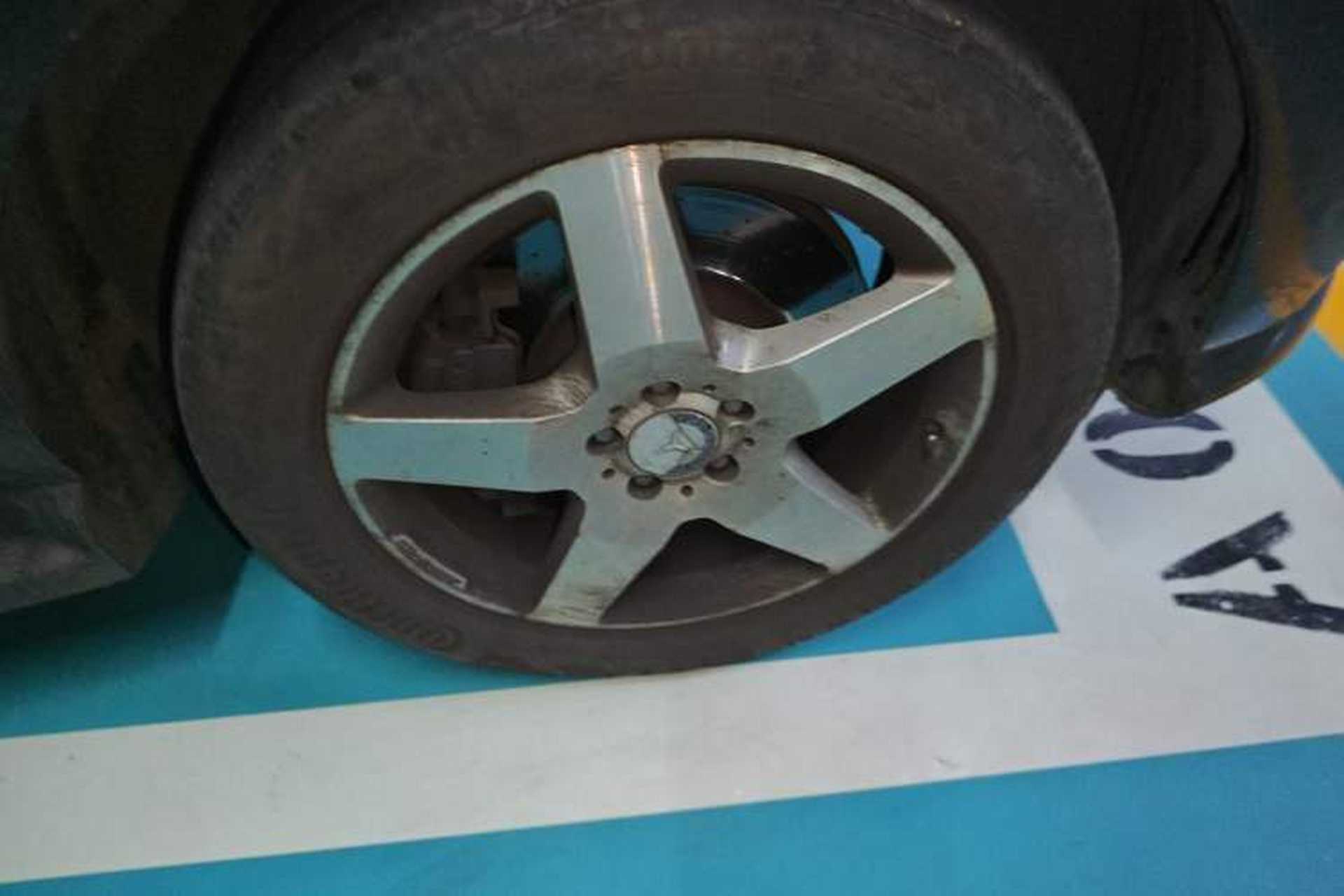 Used Mercedes-Benz M-Class 2012 ML 350 Luxury Edition Right Front Wheel Hub