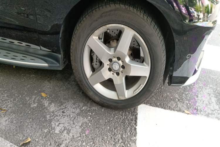 Used Mercedes-Benz M-Class 2012 ML 350 Sport Edition Right Front Wheel Hub