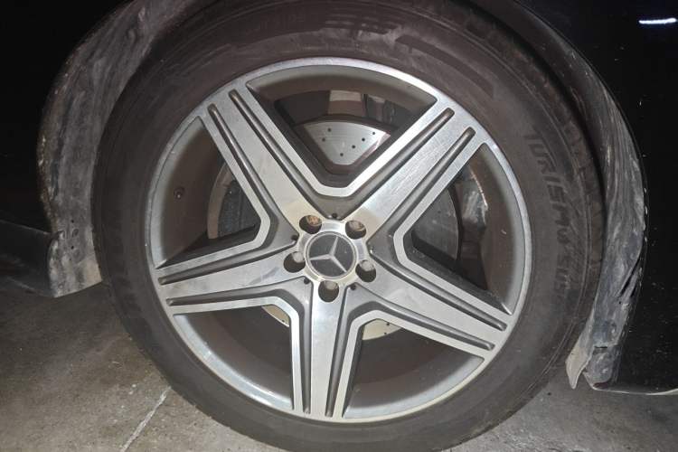 Used Mercedes-Benz M-Class 2012 ML 350 Sport Edition Right Front Wheel Hub