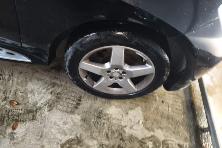 Used Mercedes-Benz M-Class 2012 ML 350 Luxury Edition Right Front Wheel Hub