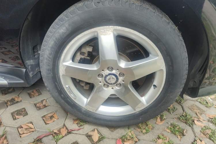 Used Mercedes-Benz M-Class 2012 ML 350 Luxury Edition Right Front Wheel Hub