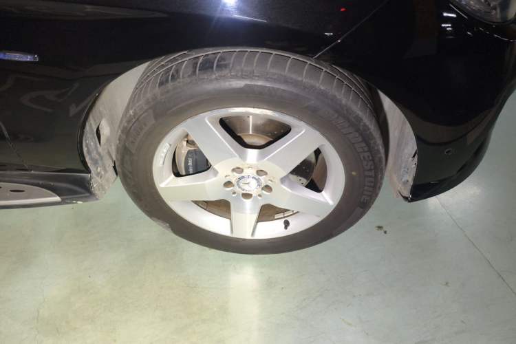 Used Mercedes-Benz M-Class 2012 ML 350 Luxury Edition Right Front Wheel Hub