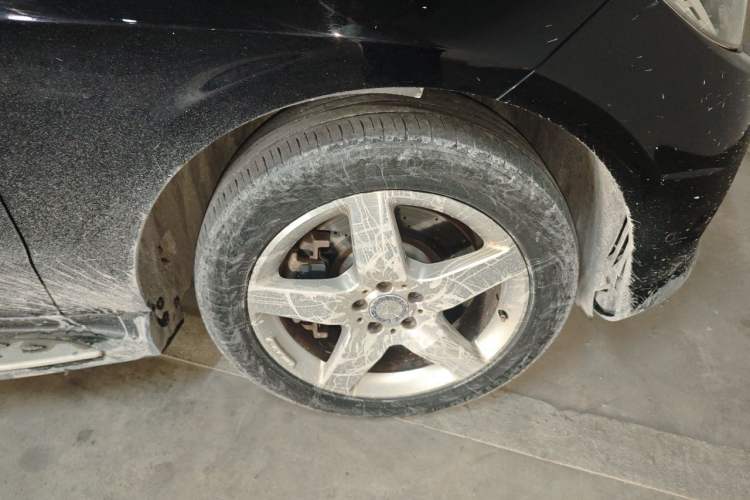 Used Mercedes-Benz M-Class 2012 ML 350 Sport Edition Right Front Wheel Hub