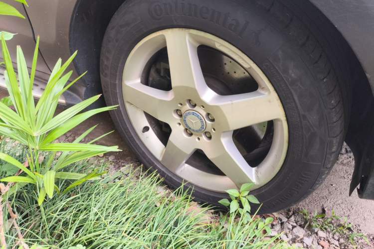 Used Mercedes-Benz M-Class 2012 ML 350 Sport Edition Right Front Wheel Hub