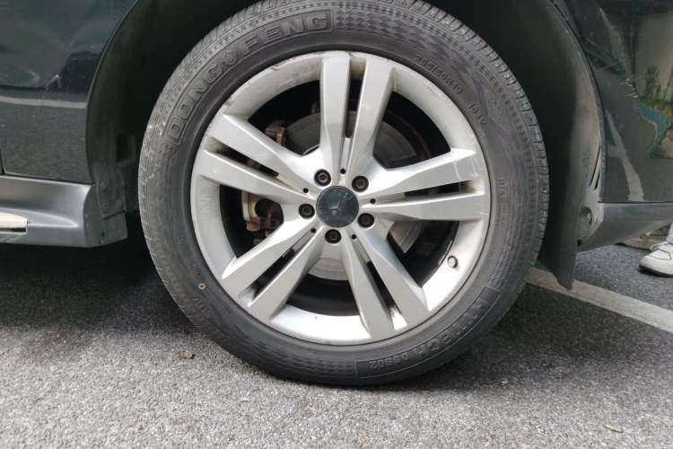 Used Mercedes-Benz M-Class 2012 ML 350 Luxury Edition Right Front Wheel Hub