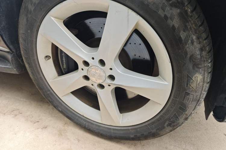 Used Mercedes-Benz M-Class 2012 ML 350 Sport Edition Right Front Wheel Hub