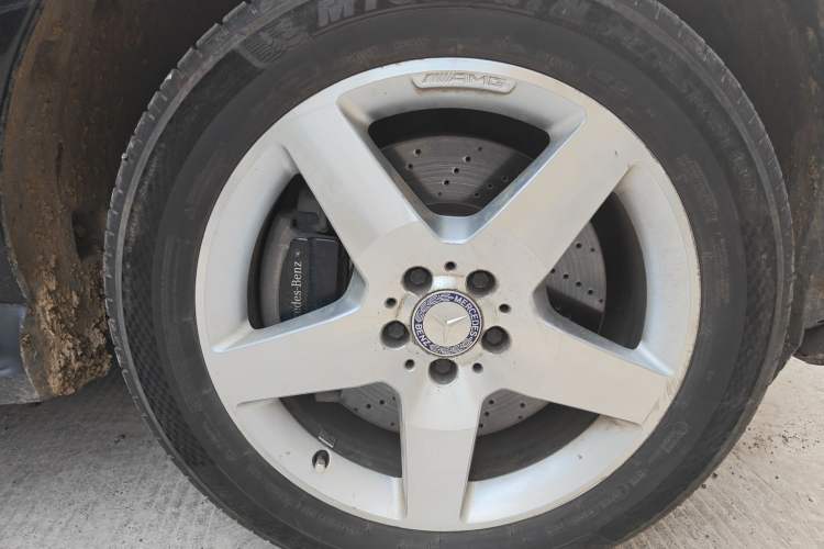 Used Mercedes-Benz M-Class 2012 ML 350 Sport Edition Right Front Wheel Hub