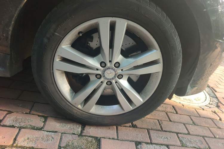 Used Mercedes-Benz M-Class 2012 ML 350 Sport Edition Right Front Wheel Hub