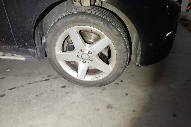 Used Mercedes-Benz M-Class 2012 ML 350 Luxury Edition Right Front Wheel Hub