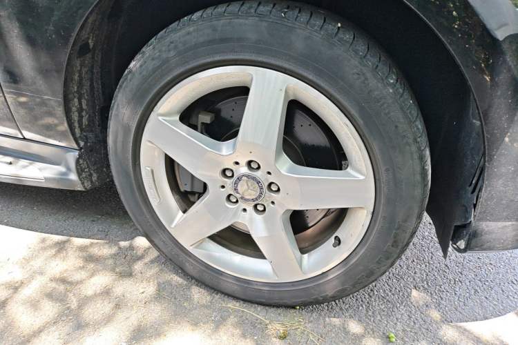 Used Mercedes-Benz M-Class 2012 ML 350 Sport Edition Right Front Wheel Hub