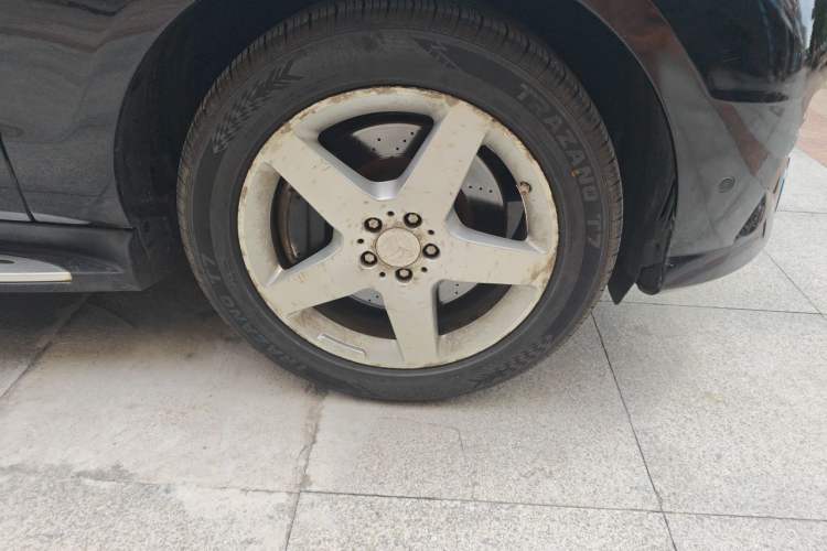 Used Mercedes-Benz M-Class 2012 ML 350 Sport Edition Right Front Wheel Hub